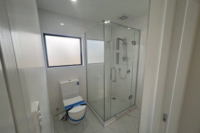 Photo of property in 1/54 Trias Road, Totara Vale, Auckland, 0629