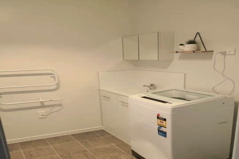 Photo of property in 3 Julia Place, Totara Vale, Auckland, 0629