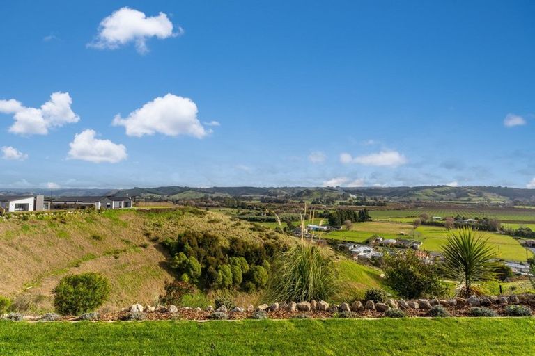 Photo of property in 32 Katania Heights, Brightwater, 7022