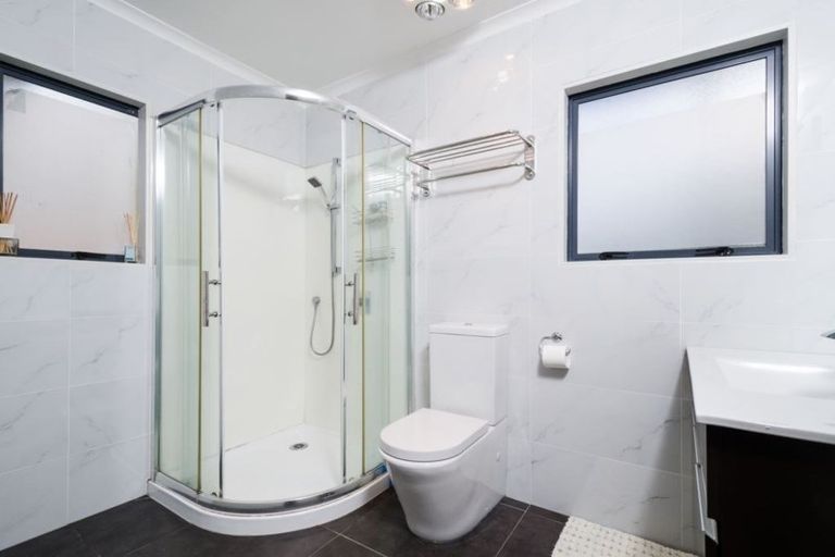 Photo of property in 114 Luckens Road, West Harbour, Auckland, 0618