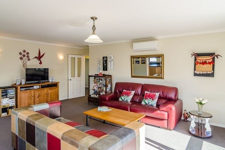 Photo of property in 8 Georgia Grove, Paraparaumu, 5032