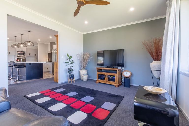 Photo of property in 8 Komahimahi Way, Motuoapa, 3382