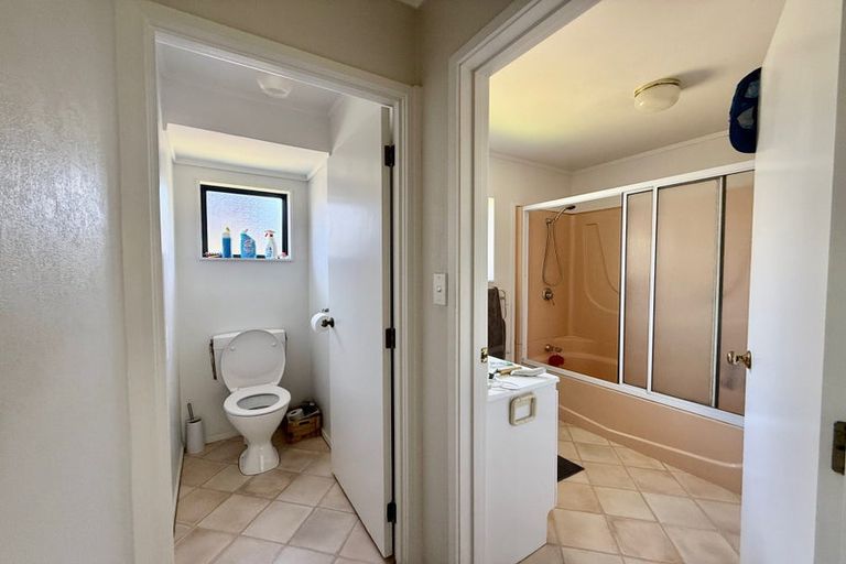 Photo of property in 1/8 Ronald Macken Place, Windsor Park, Auckland, 0632