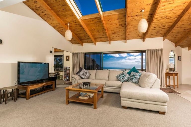 Photo of property in 106 Domain Crescent, Muriwai, Waimauku, 0881