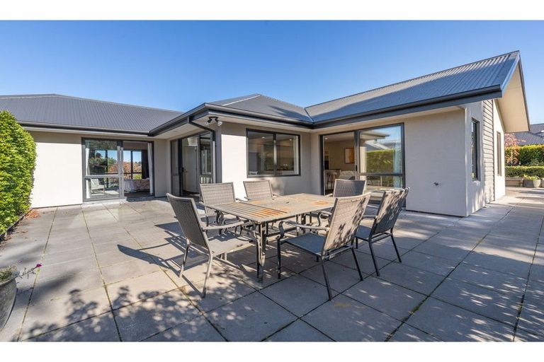 Photo of property in 86 Oakgrove Drive, Rangiora, 7400