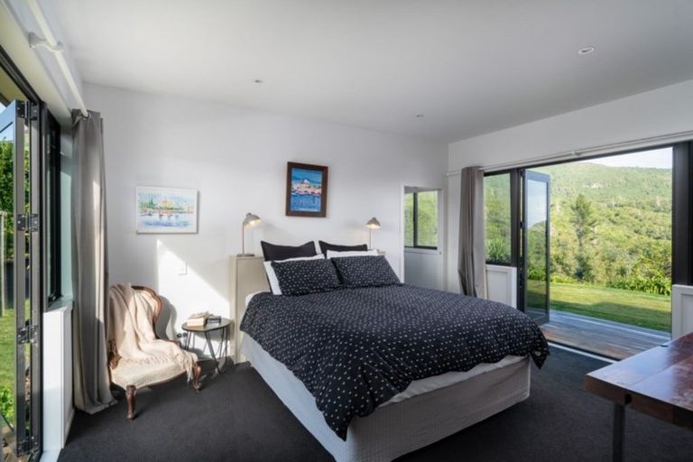 Photo of property in 5 Peregrine Place, Kinloch, Taupo, 3377