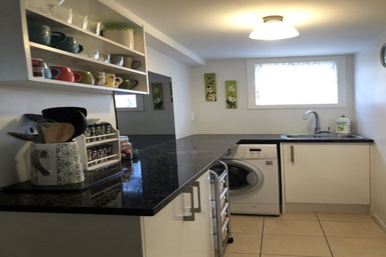 Photo of property in 11 Castaing Crescent, Te Atatu South, Auckland, 0610
