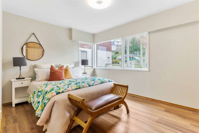 Photo of property in 5 Odette Road, Totara Vale, Auckland, 0629