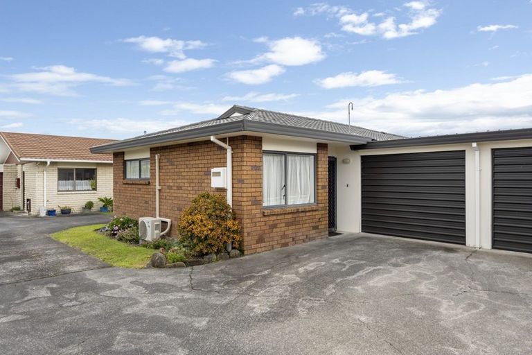 Photo of property in 2/156 Carrington Street, Lower Vogeltown, New Plymouth, 4310