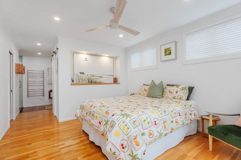 Photo of property in 70 Selwyn Crescent, Forrest Hill, Auckland, 0620