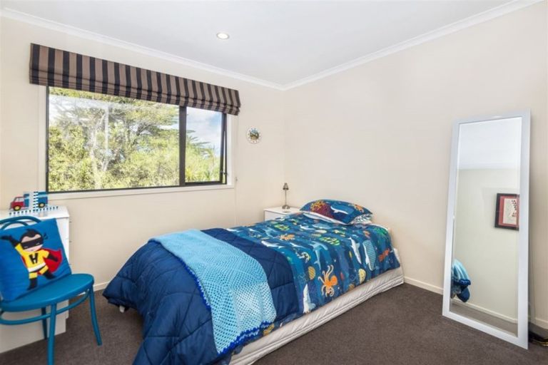Photo of property in 31 Springvale Drive, Fairview Heights, Auckland, 0632