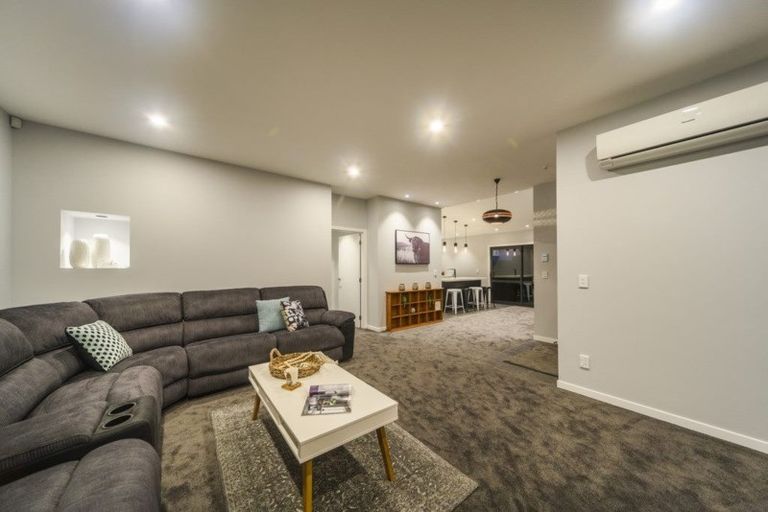 Photo of property in 3 Vaucluse Heights, Fitzherbert, Palmerston North, 4410