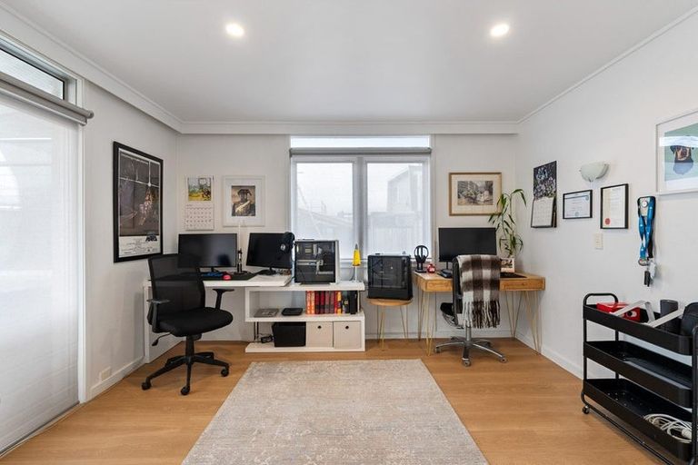 Photo of property in 81 Seaview Road, Paremata, Porirua, 5024