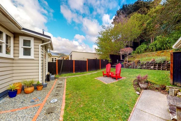 Photo of property in 42 Bledisloe Crescent, Wainuiomata, Lower Hutt, 5014