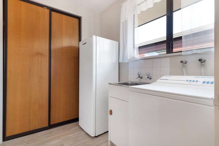 Photo of property in 8 Lowry Avenue, Redwood, Christchurch, 8051