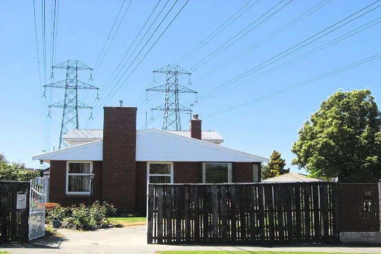 Photo of property in 16 Ilfracombe Place, Burnside, Christchurch, 8053