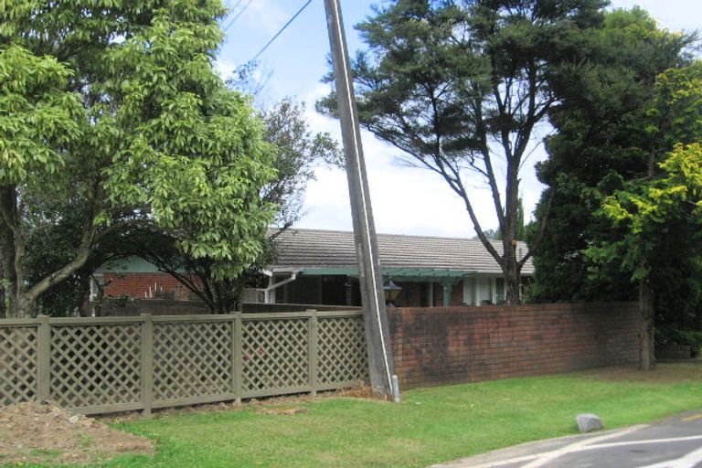 Photo of property in 18 Ava Avenue, Titirangi, Auckland, 0604
