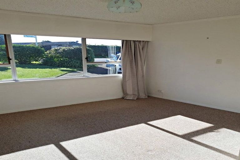 Photo of property in 2/10 Pamela Place, New Lynn, Auckland, 0600