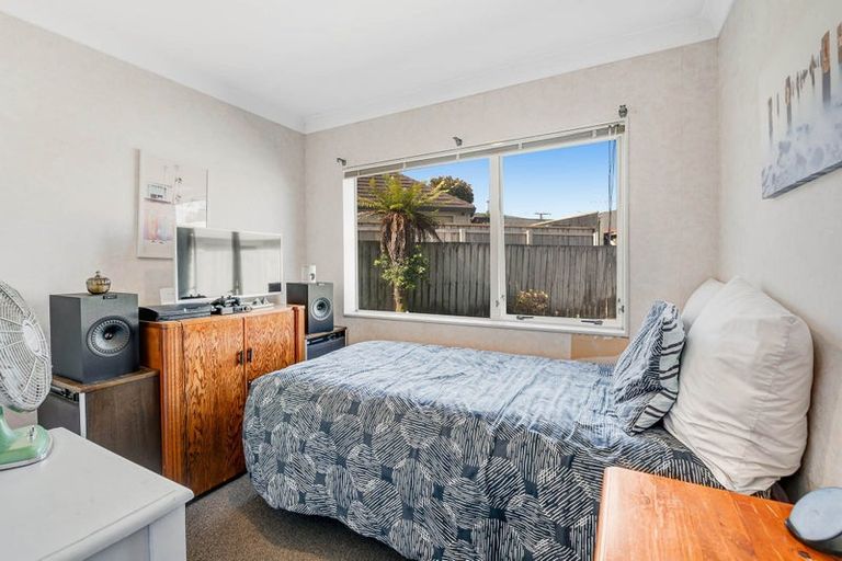Photo of property in 3/2 Doment Crescent, Orewa, 0931