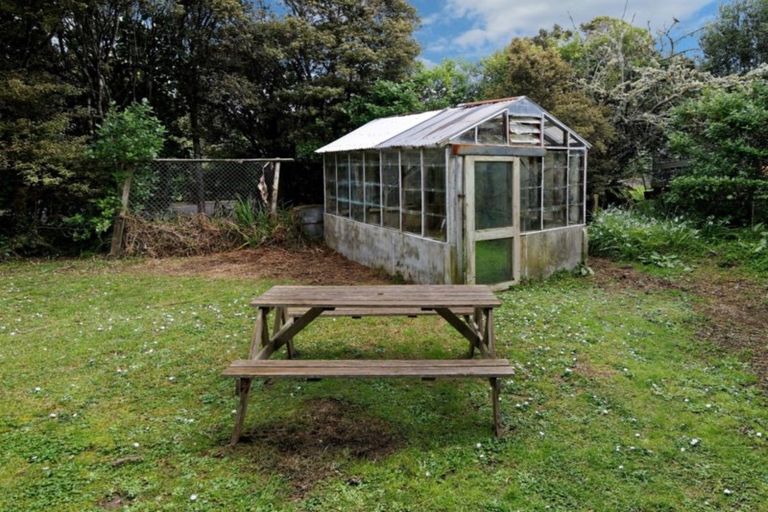 Photo of property in 69 Cornwallis Road, Cornwallis, Auckland, 0604