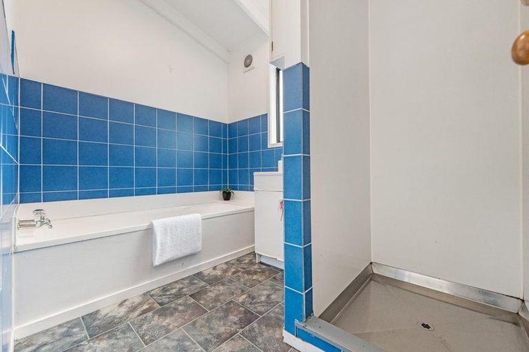 Photo of property in 2/104 Ocean View Road, Northcote, Auckland, 0627