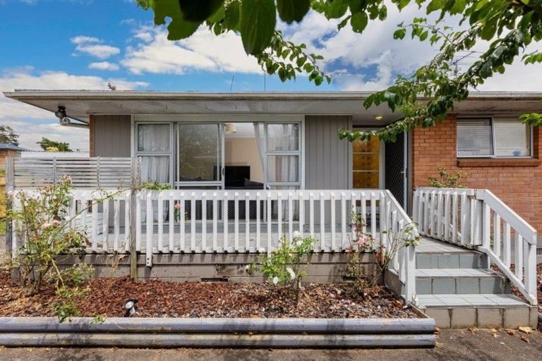 Photo of property in 1/185 Henderson Valley Road, Henderson, Auckland, 0612