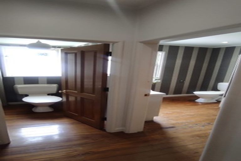 Photo of property in 24 Takutai Avenue, Bucklands Beach, Auckland, 2012