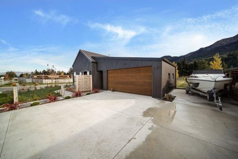 Photo of property in 1 Edna Lane, Lake Hawea, Wanaka, 9382