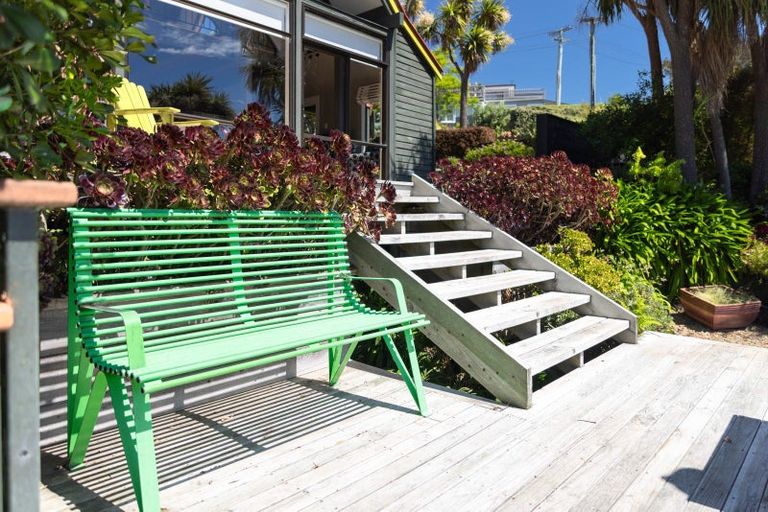 Photo of property in 5 Te Ara Crescent, Diamond Harbour, Lyttelton, 8971