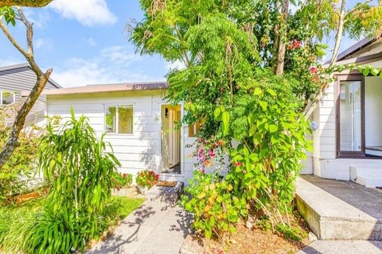 Photo of property in 30a County Road, Torbay, Auckland, 0630