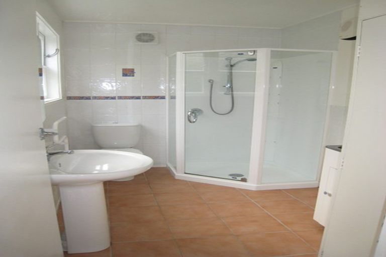 Photo of property in 49a Huntingdon Street, Northland, Wellington, 6012