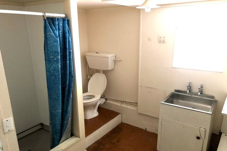 Photo of property in 28 Barker Rise, Northcross, Auckland, 0632