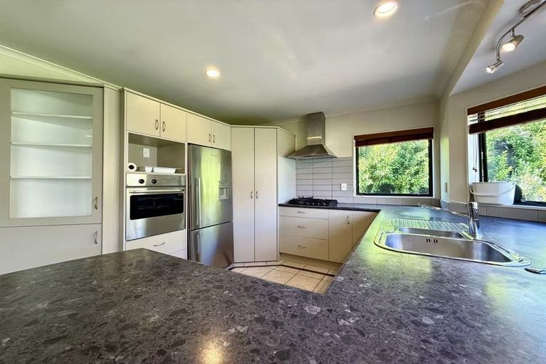 Photo of property in 5 Pittville Place, Henderson, Auckland, 0612