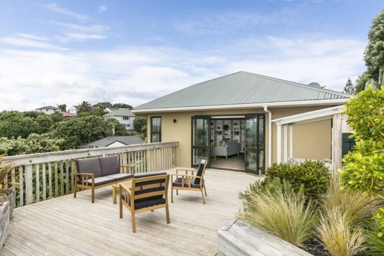 Photo of property in 16 View Road, Titahi Bay, Porirua, 5022