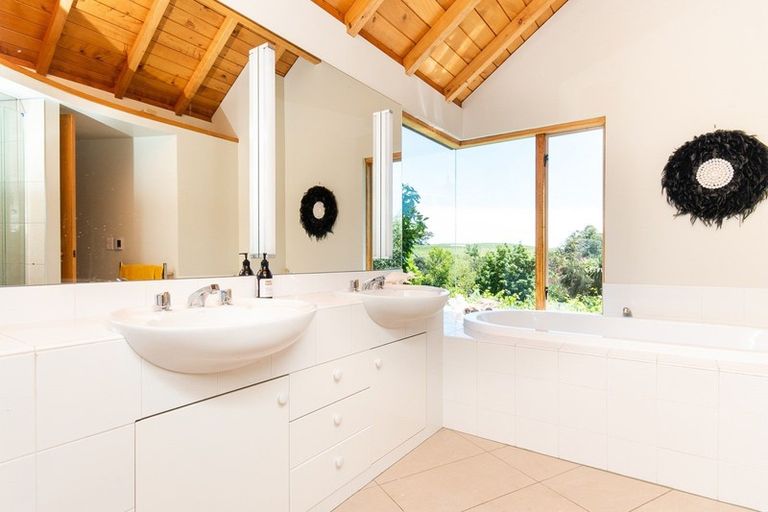 Photo of property in 124 Puketitiri Road, Poraiti, Napier, 4182