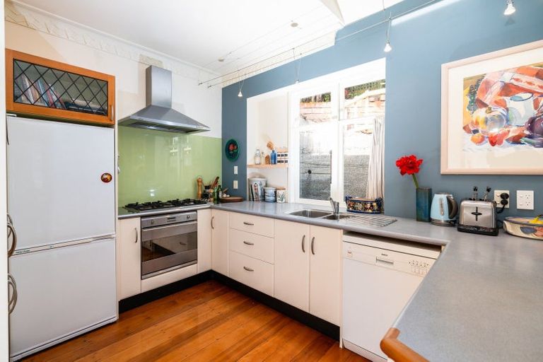 Photo of property in 15 Thane Road, Roseneath, Wellington, 6011