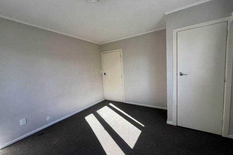 Photo of property in 60 Edmonton Road, Henderson, Auckland, 0612