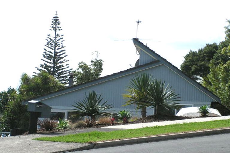 Photo of property in 19 Jacaranda Avenue, Beach Haven, Auckland, 0626