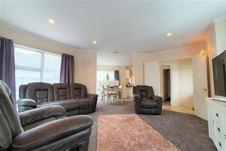 Photo of property in 1/21 Glanworth Place, Dannemora, Auckland, 2016