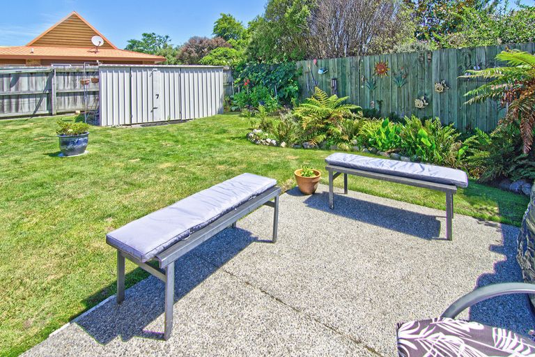 Photo of property in Holdsworth Villas, 11/2 William Donald Drive, Solway, Masterton, 5810