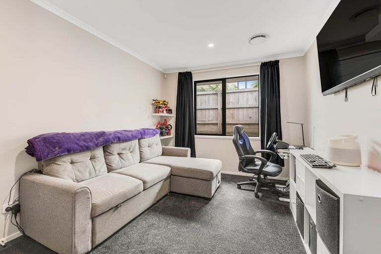 Photo of property in 3 St Julia Court, Helensville, 0800