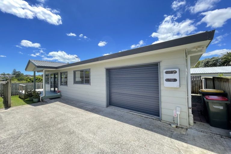 Photo of property in 120 Gossamer Drive, Pakuranga Heights, Auckland, 2010