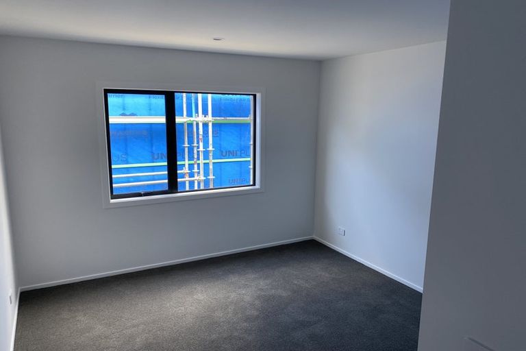 Photo of property in 14 Annie Aranui Drive, Poraiti, 4182