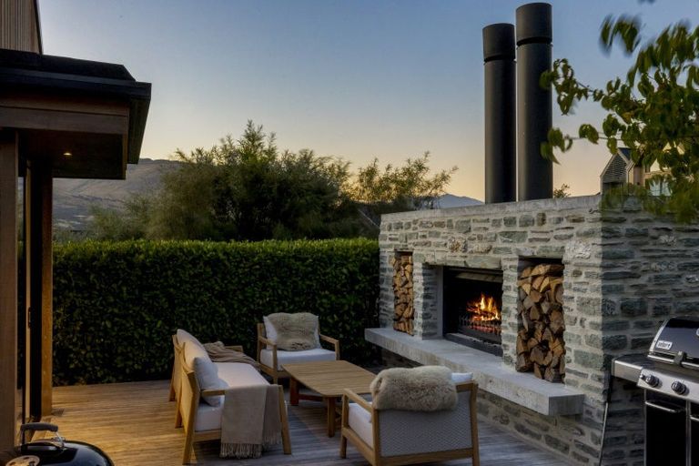 Photo of property in 31 Falconer Rise, Jacks Point, Queenstown, 9371