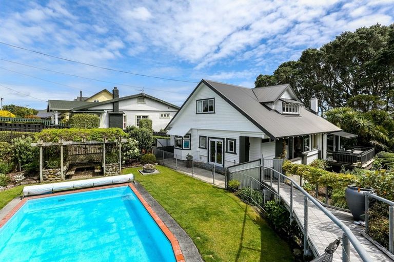 Photo of property in 8 Dorset Avenue, Westown, New Plymouth, 4310