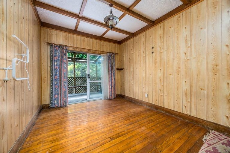 Photo of property in 10 Seymour Road, Sunnyvale, Auckland, 0612
