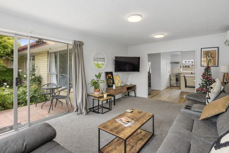 Photo of property in 2/87a Middlepark Road, Sockburn, Christchurch, 8042