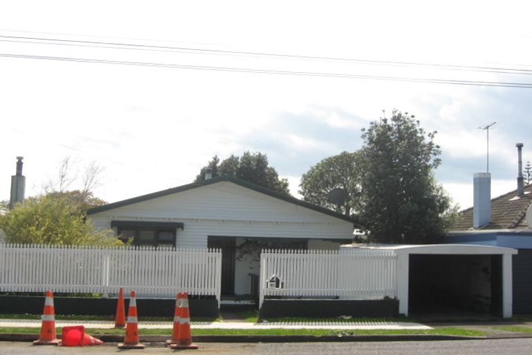 Photo of property in 82 Fulford Street, New Plymouth, 4310