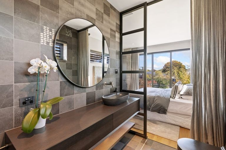 Photo of property in 40 Hewitts Road, Merivale, Christchurch, 8014