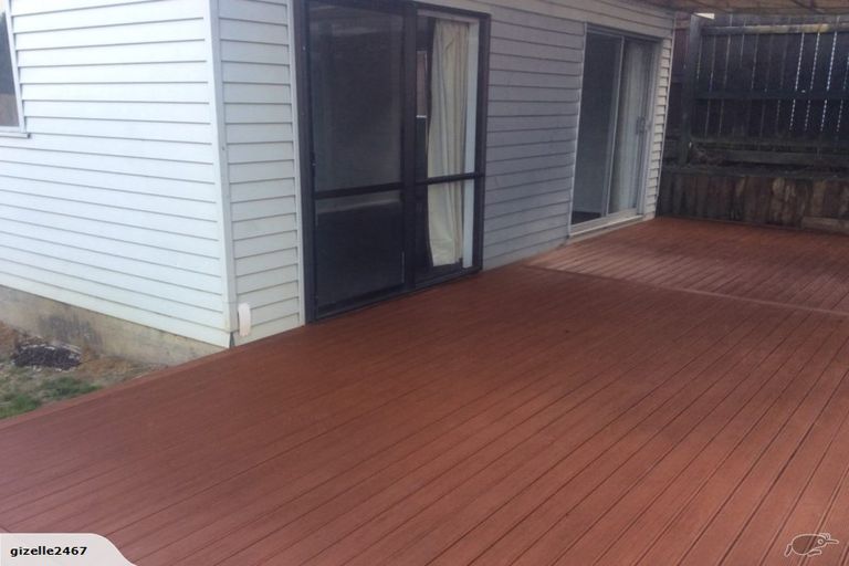 Photo of property in 5 Cron Avenue, Te Atatu South, Auckland, 0610